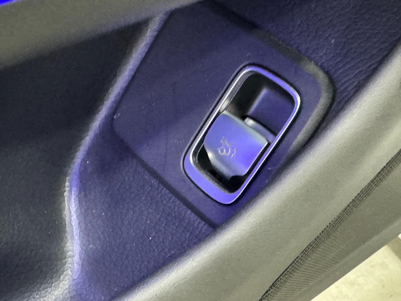 Mercedes-Benz SL Vehicle Full-screen Gallery Image 23