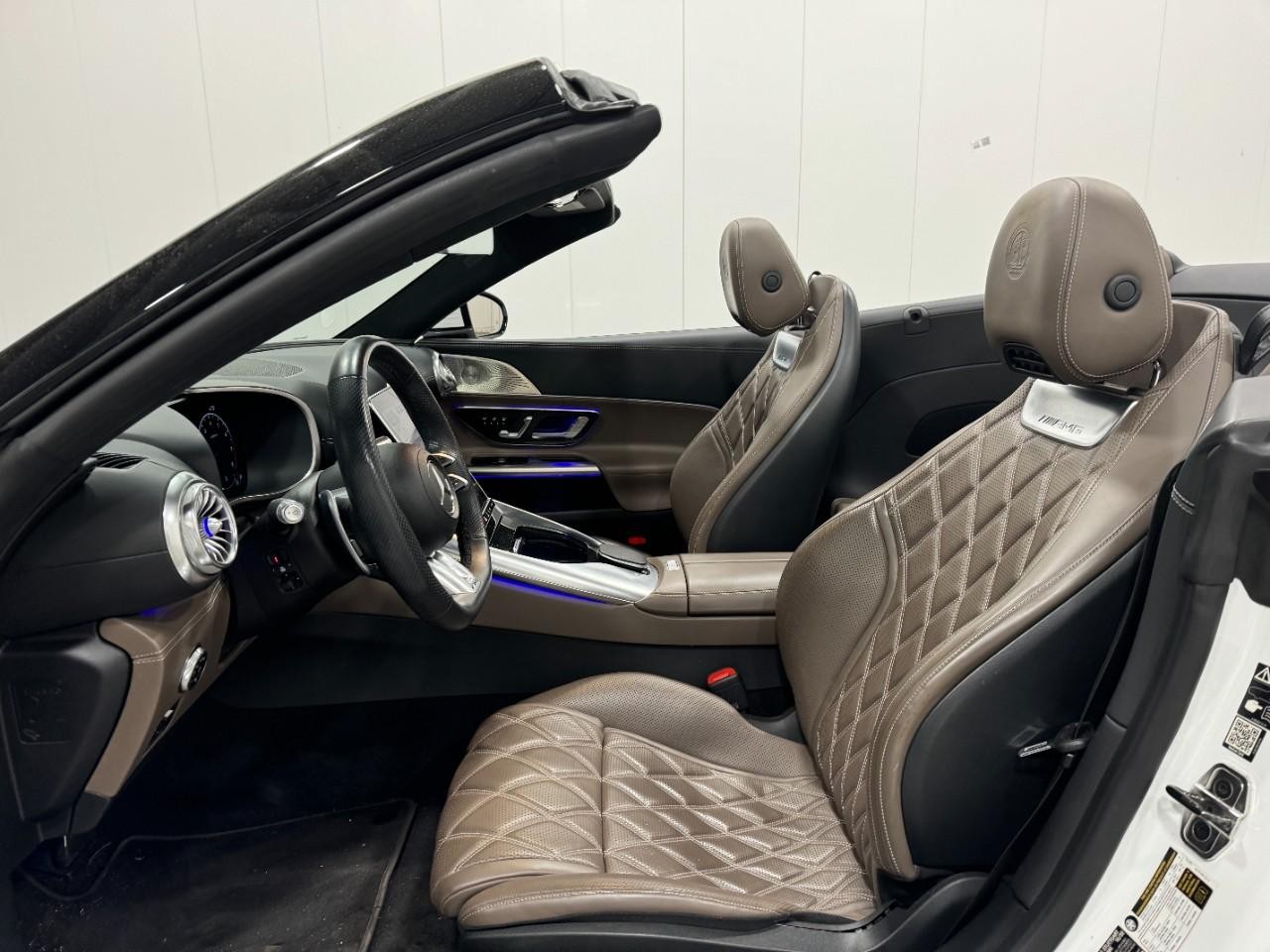 Mercedes-Benz SL Vehicle Full-screen Gallery Image 24