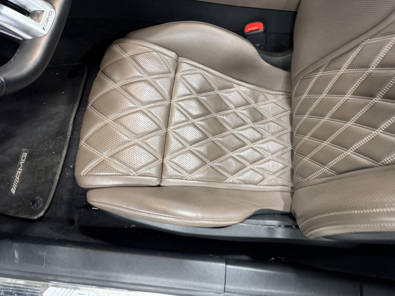 Mercedes-Benz SL Vehicle Full-screen Gallery Image 25