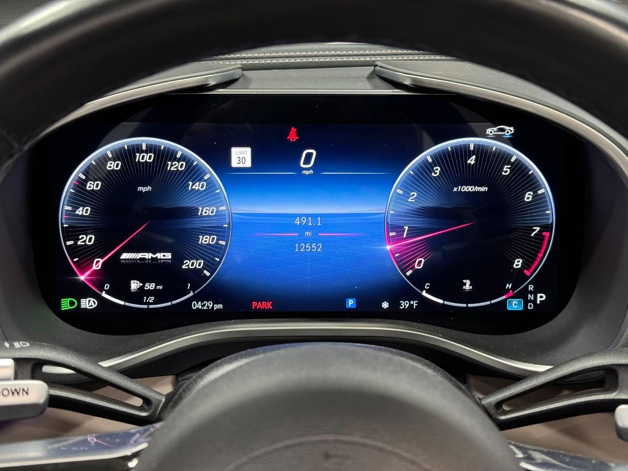 Mercedes-Benz SL Vehicle Full-screen Gallery Image 29