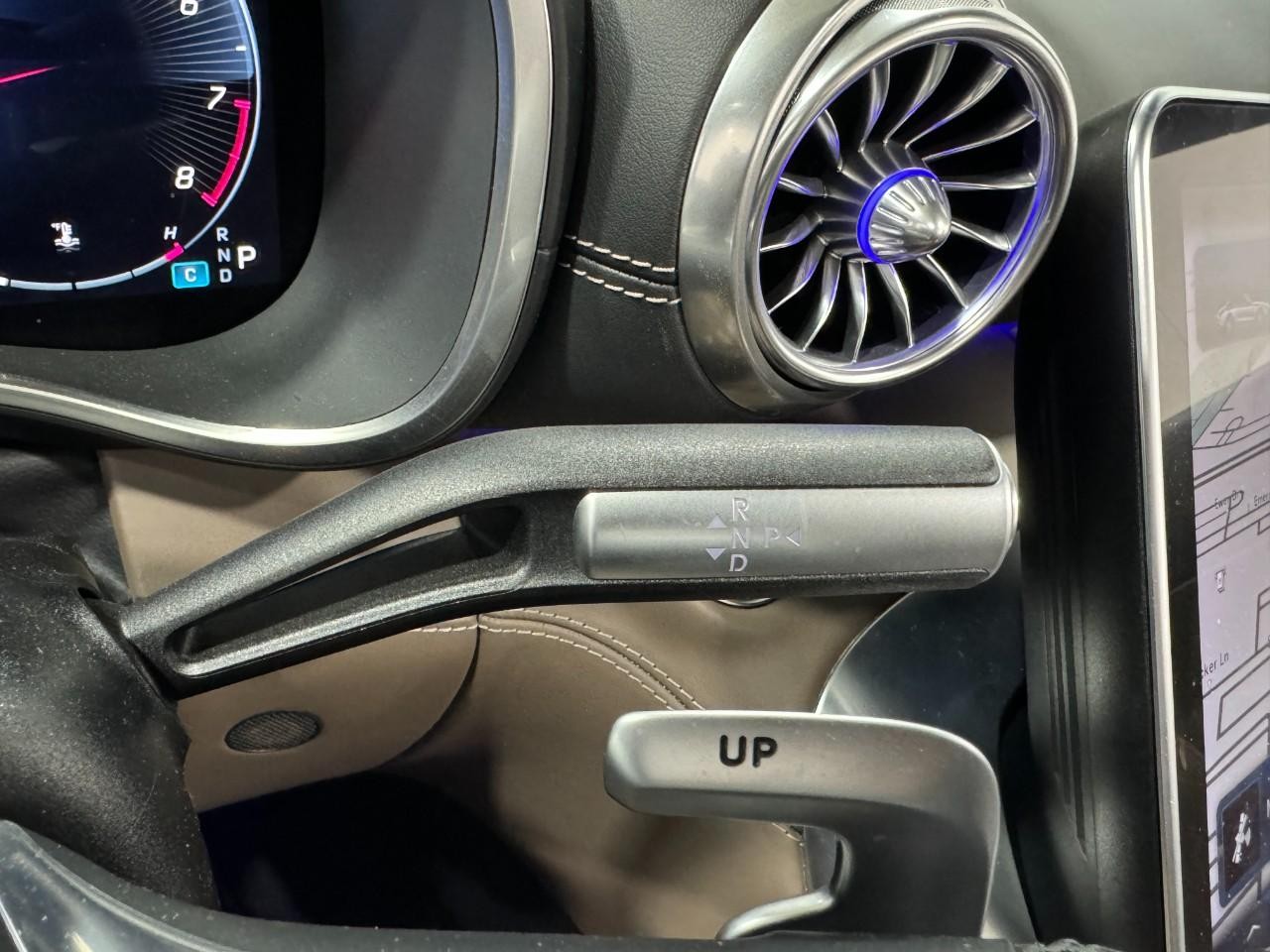 Mercedes-Benz SL Vehicle Full-screen Gallery Image 30