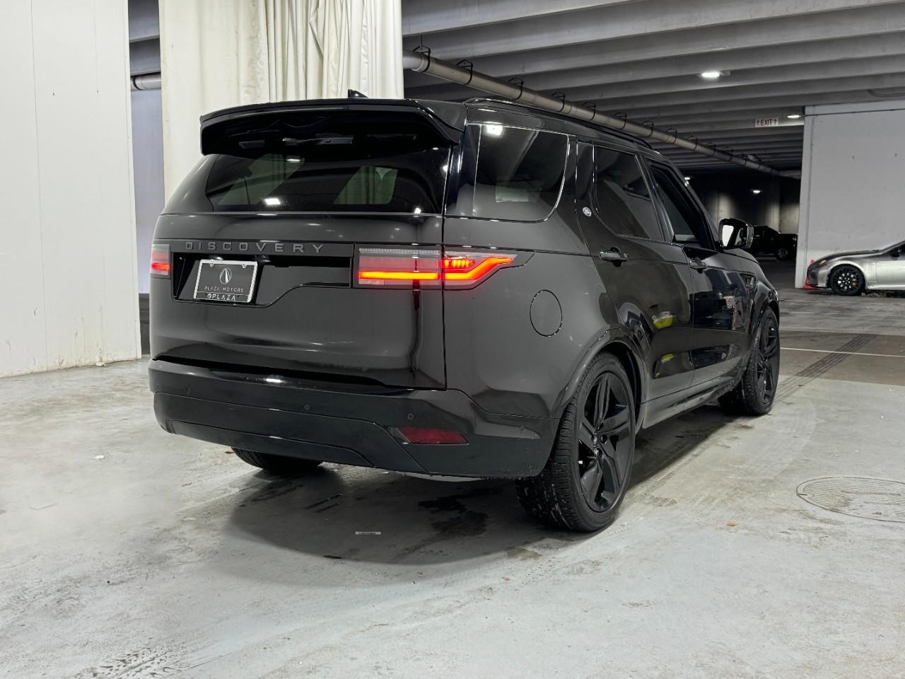 Land Rover Discovery Vehicle Full-screen Gallery Image 04