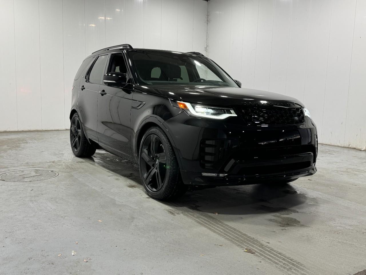 Land Rover Discovery Vehicle Full-screen Gallery Image 06