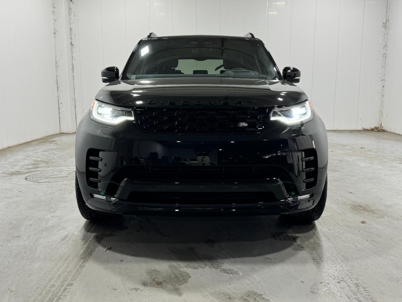 Land Rover Discovery Vehicle Full-screen Gallery Image 07