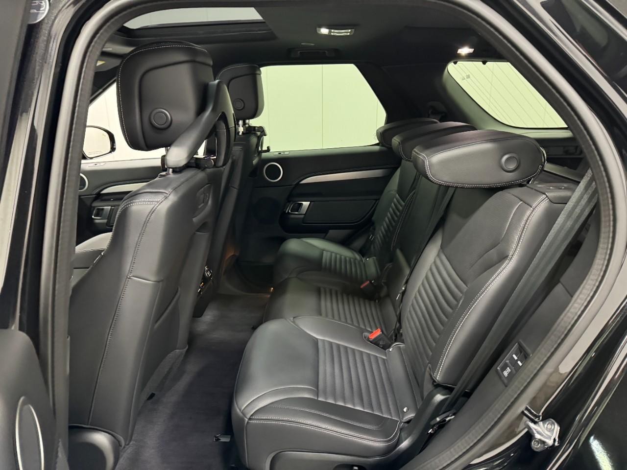 Land Rover Discovery Vehicle Full-screen Gallery Image 08