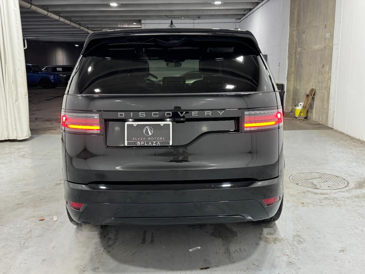 Land Rover Discovery Vehicle Full-screen Gallery Image 09