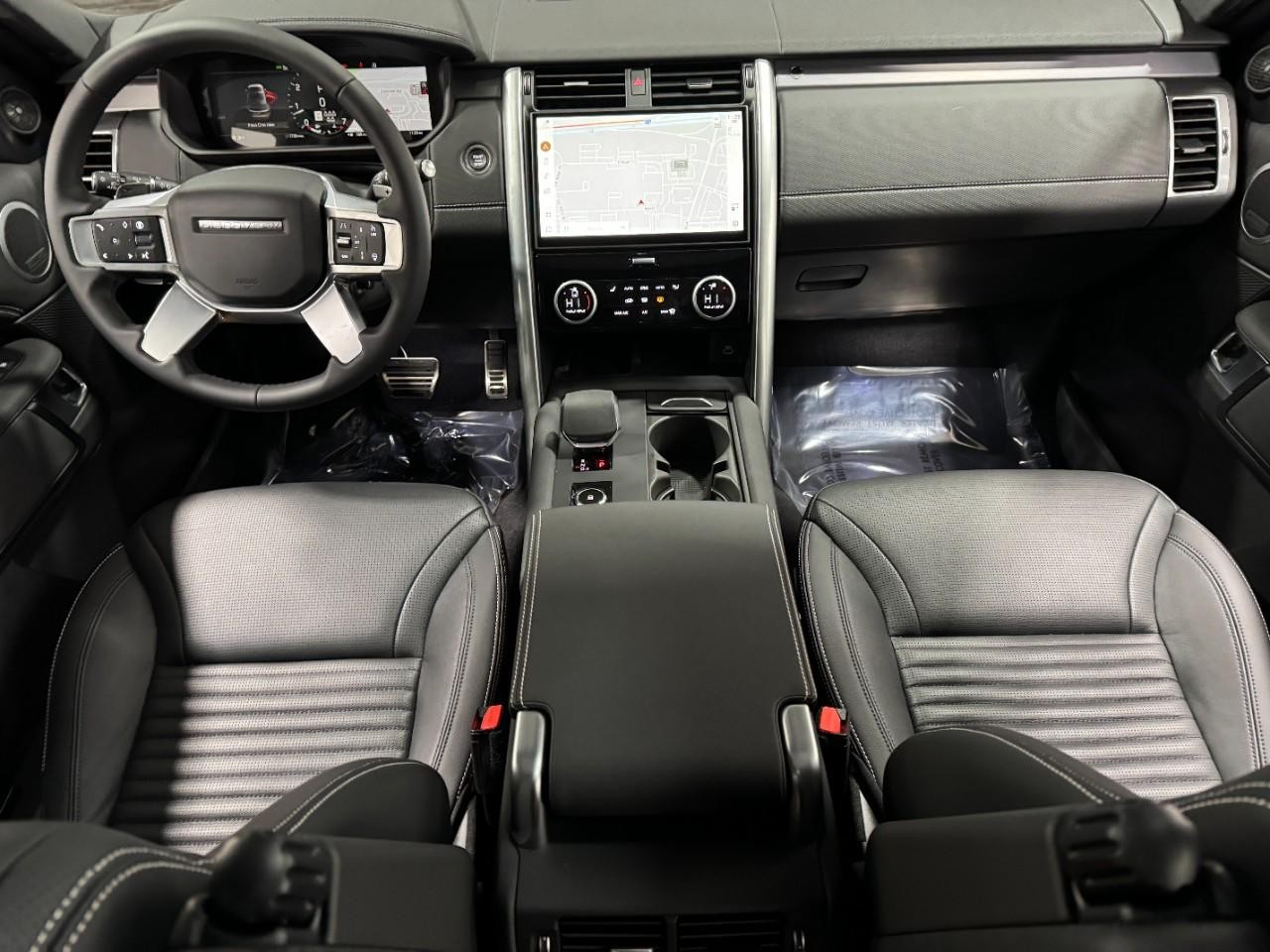 Land Rover Discovery Vehicle Full-screen Gallery Image 13