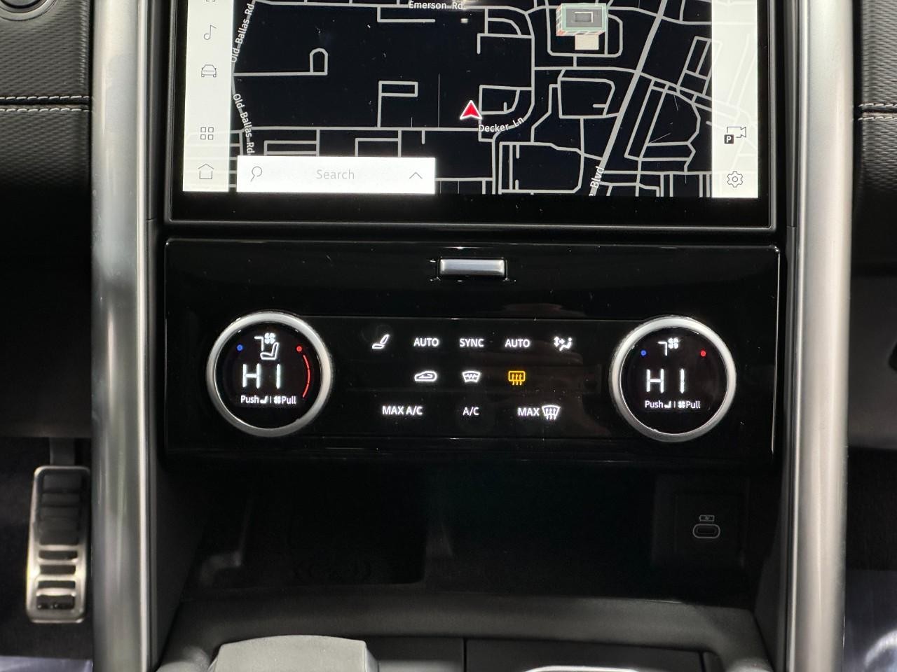 Land Rover Discovery Vehicle Full-screen Gallery Image 16