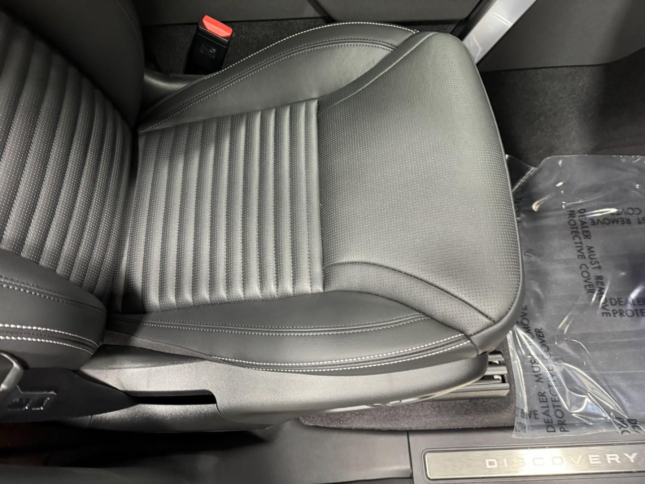 Land Rover Discovery Vehicle Full-screen Gallery Image 20