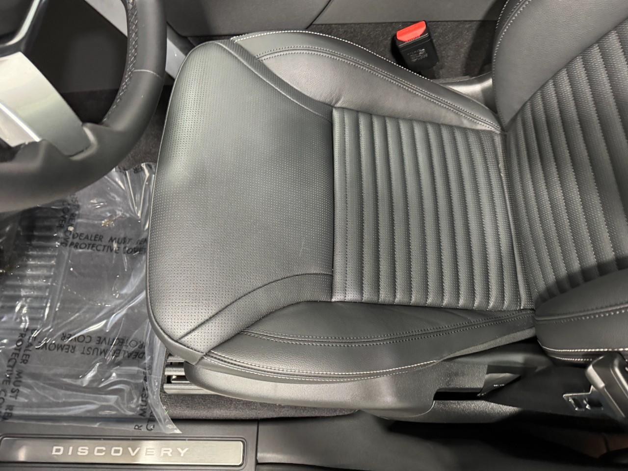 Land Rover Discovery Vehicle Full-screen Gallery Image 28