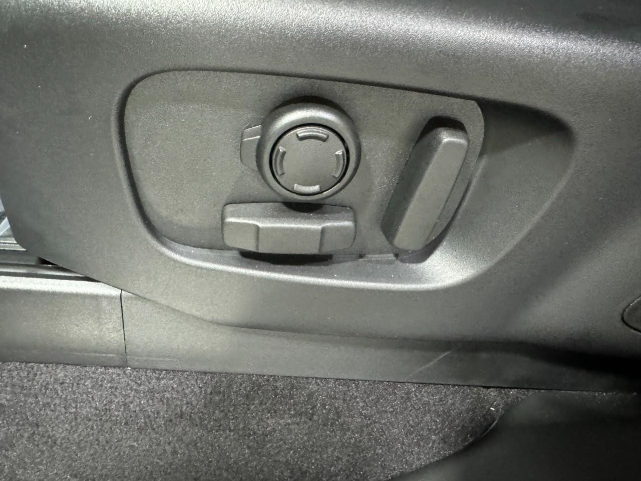 Land Rover Discovery Vehicle Full-screen Gallery Image 29