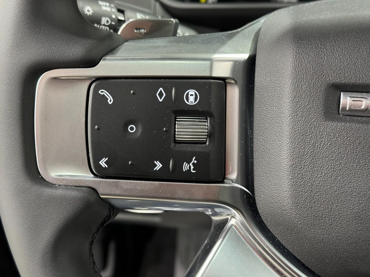 Land Rover Discovery Vehicle Full-screen Gallery Image 31