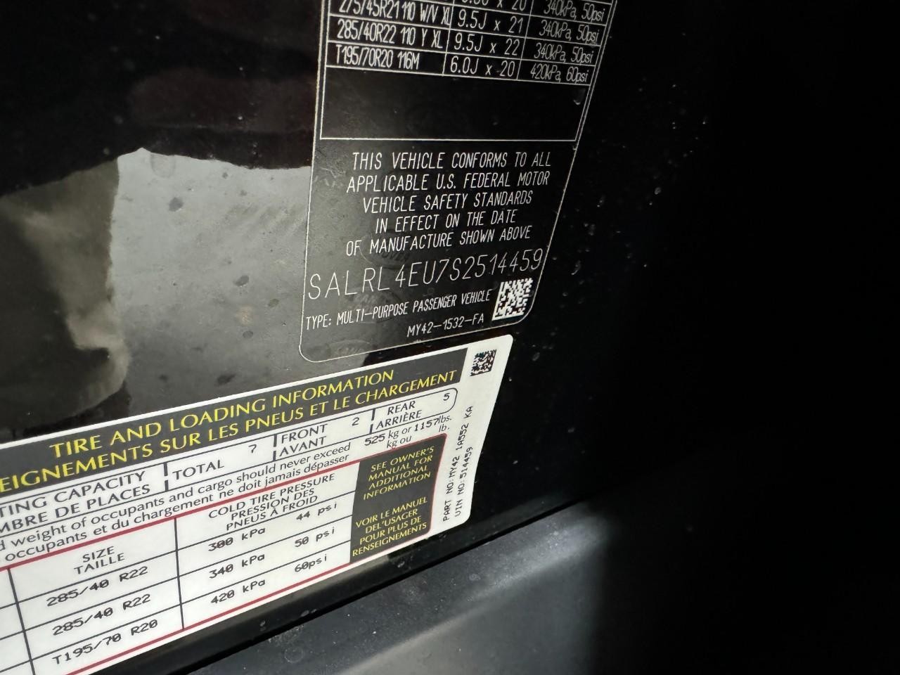 Land Rover Discovery Vehicle Full-screen Gallery Image 35