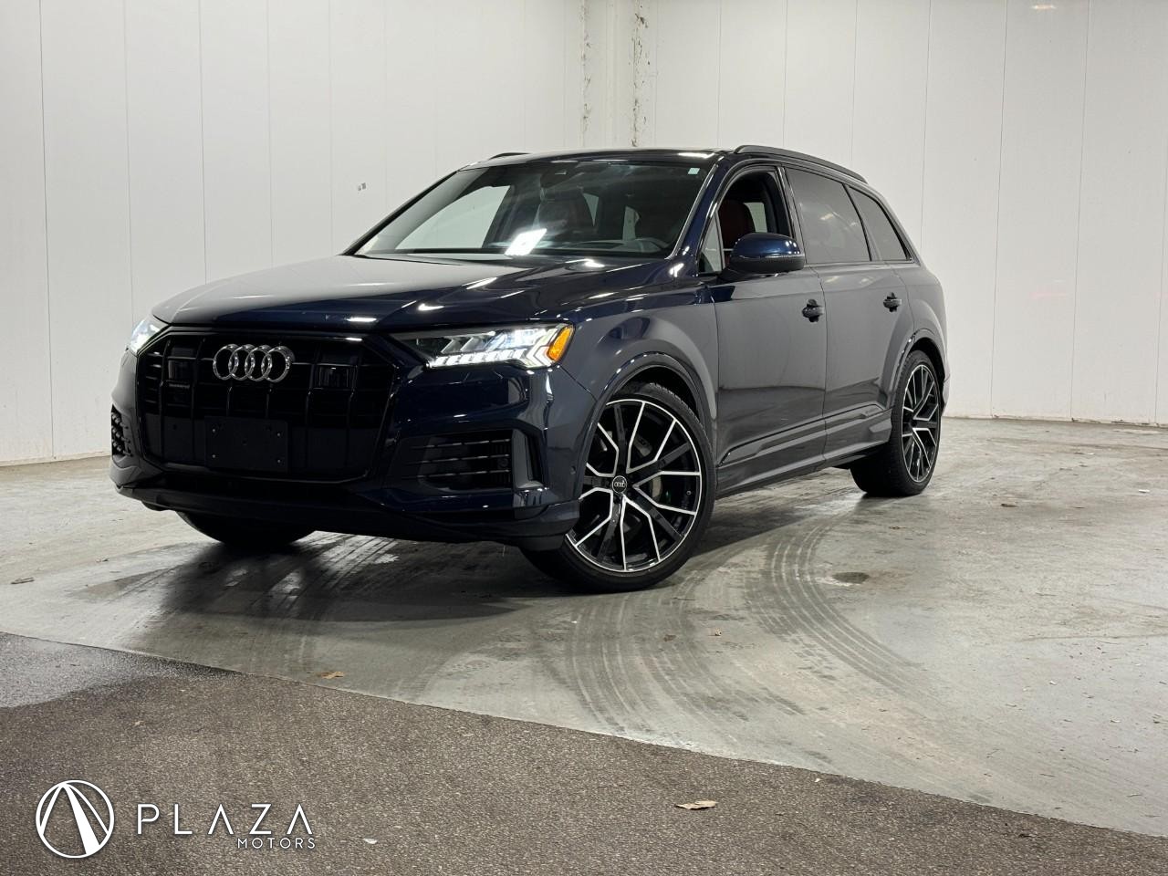 Audi Q7 Vehicle Full-screen Gallery Image 01