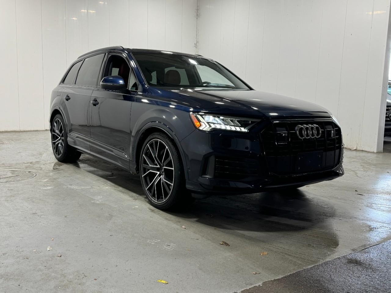 Audi Q7 Vehicle Full-screen Gallery Image 06