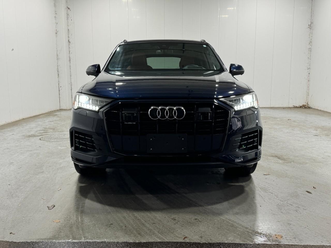 Audi Q7 Vehicle Full-screen Gallery Image 07