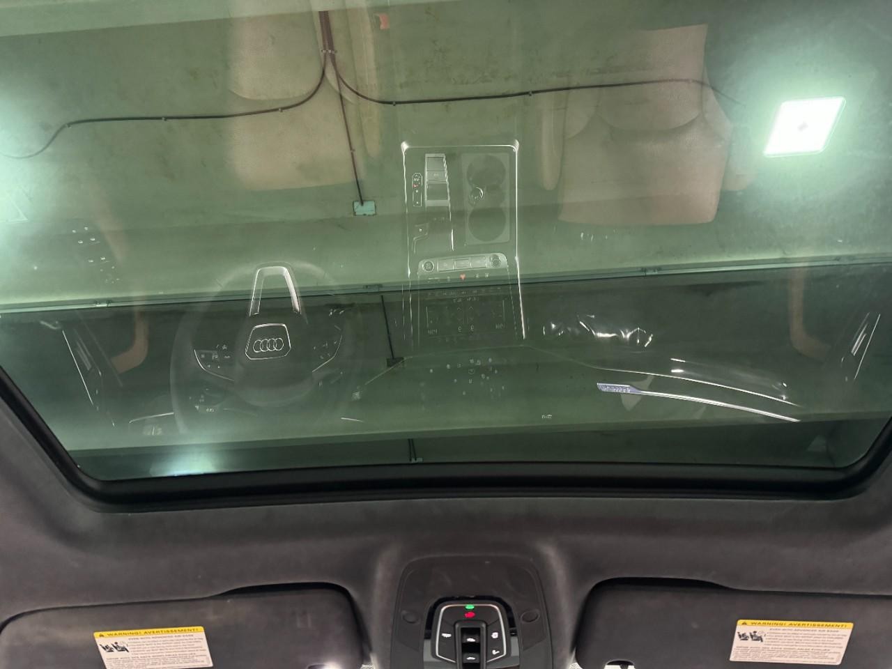 Audi Q7 Vehicle Full-screen Gallery Image 12