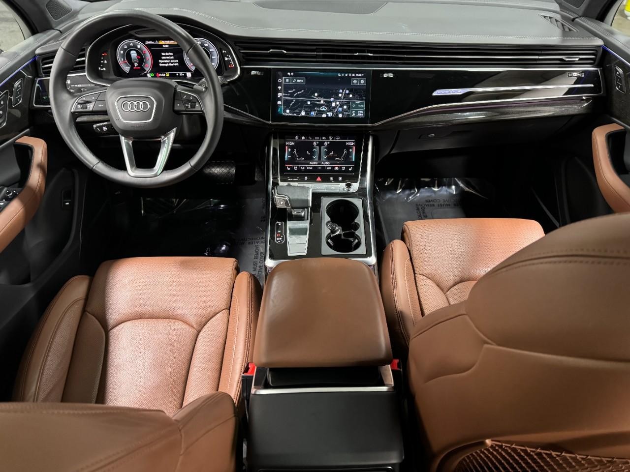 Audi Q7 Vehicle Full-screen Gallery Image 13