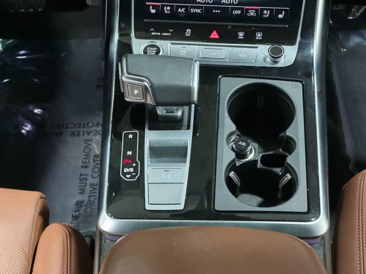 Audi Q7 Vehicle Full-screen Gallery Image 17