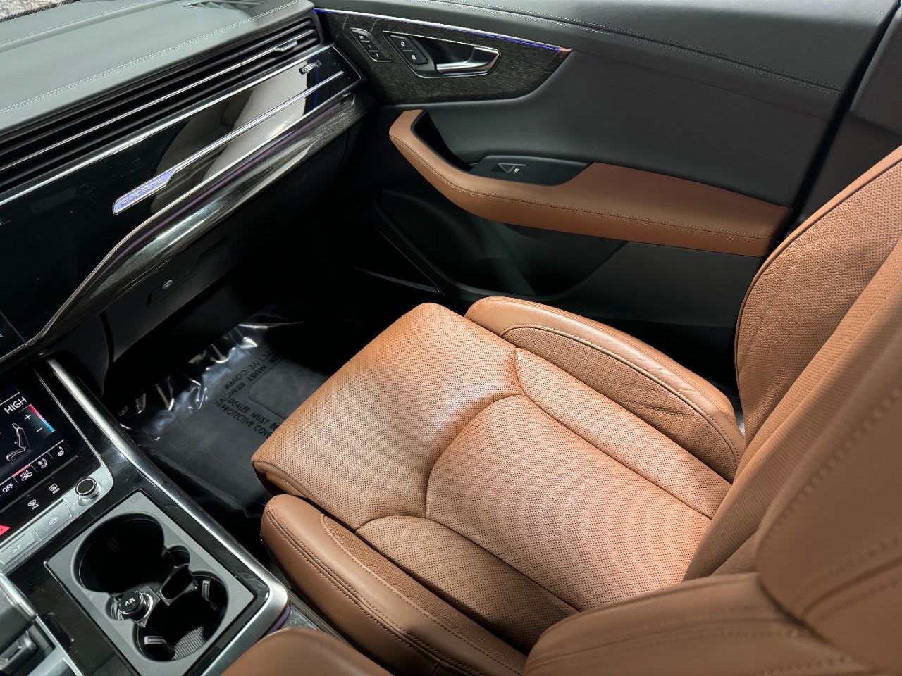 Audi Q7 Vehicle Full-screen Gallery Image 18