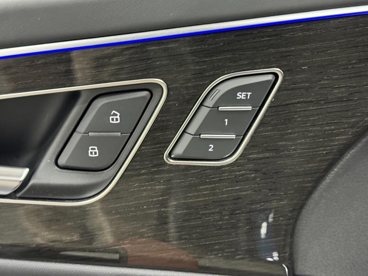 Audi Q7 Vehicle Full-screen Gallery Image 24