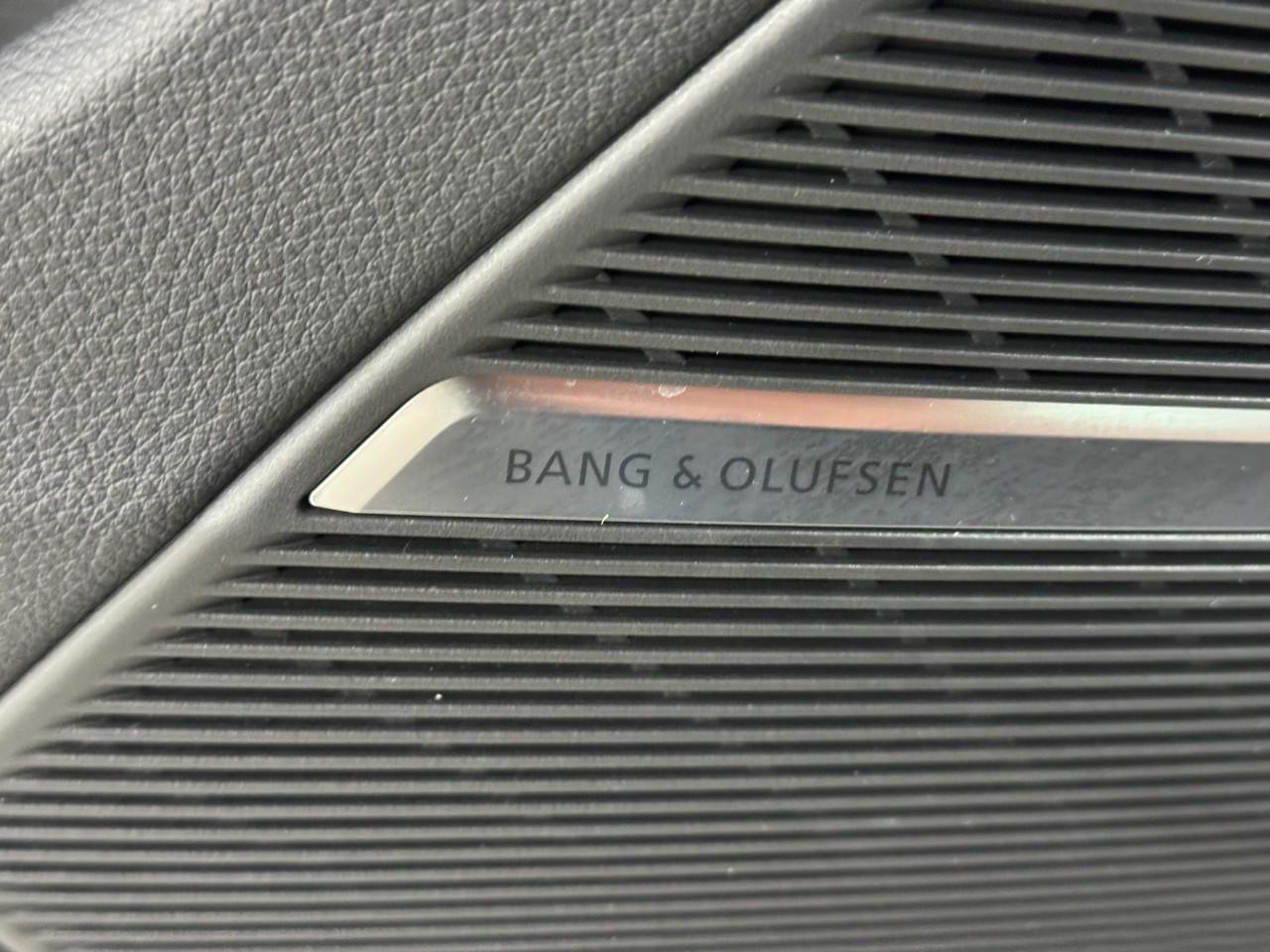 Audi Q7 Vehicle Full-screen Gallery Image 27