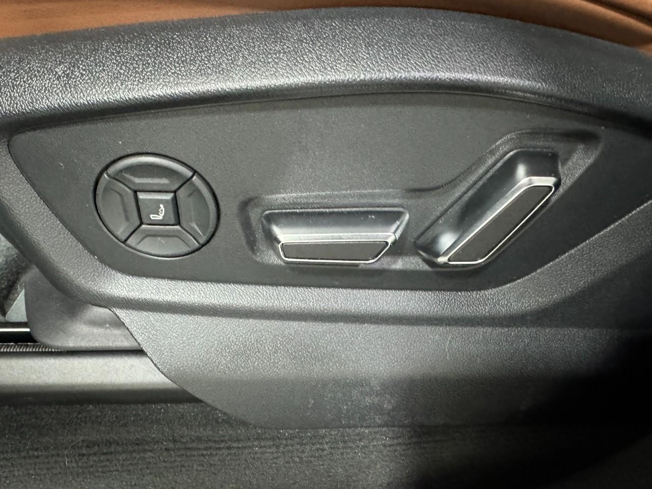 Audi Q7 Vehicle Full-screen Gallery Image 30