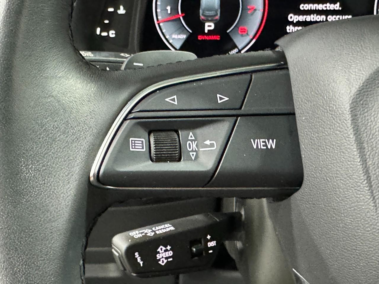 Audi Q7 Vehicle Full-screen Gallery Image 33