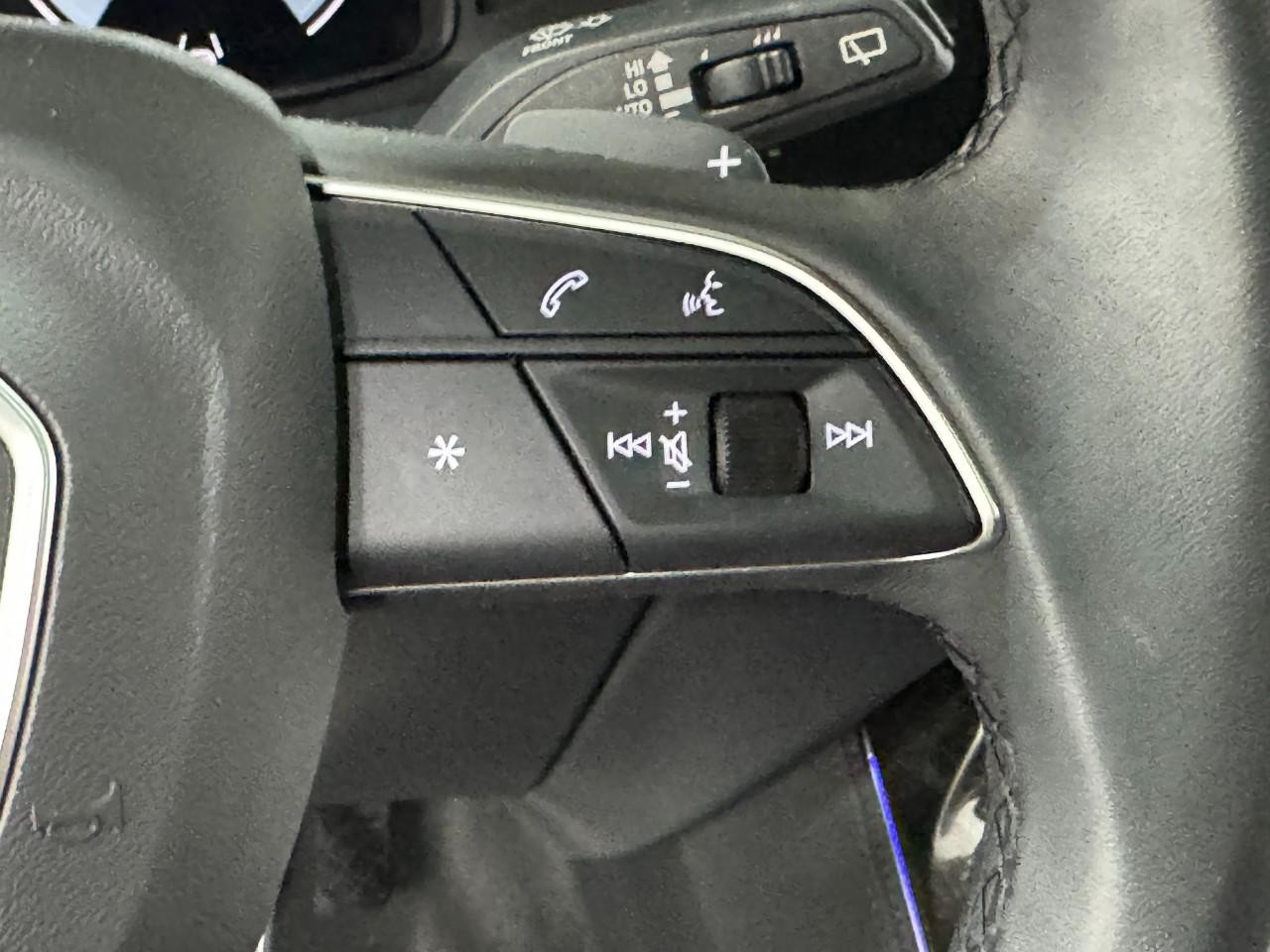 Audi Q7 Vehicle Full-screen Gallery Image 34