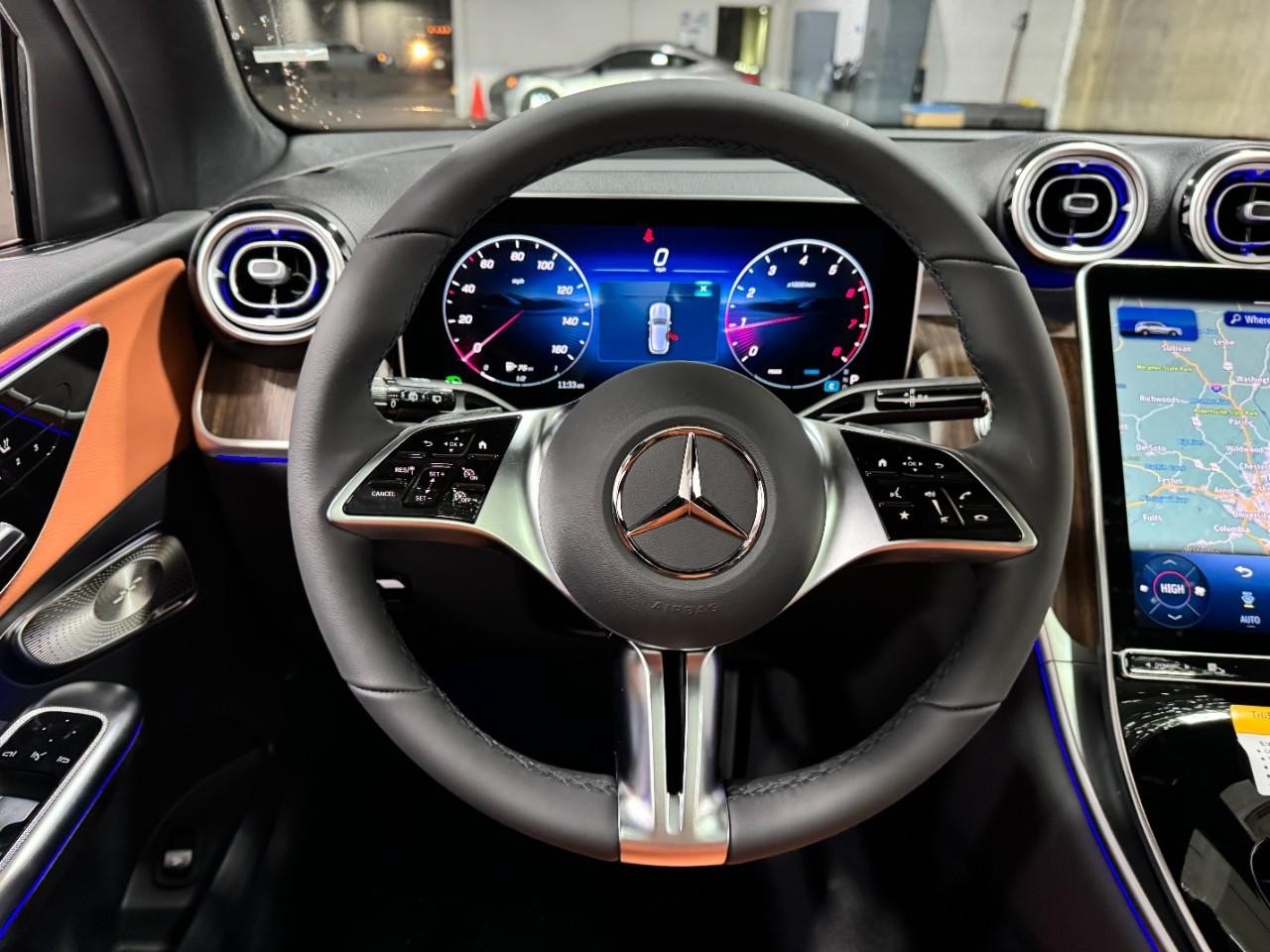 Mercedes-Benz GLC Vehicle Full-screen Gallery Image 13