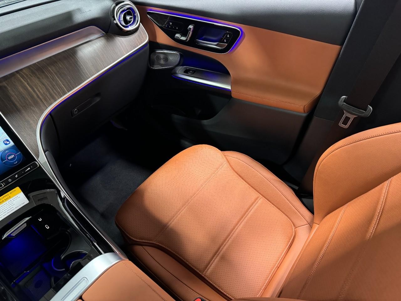 Mercedes-Benz GLC Vehicle Full-screen Gallery Image 15