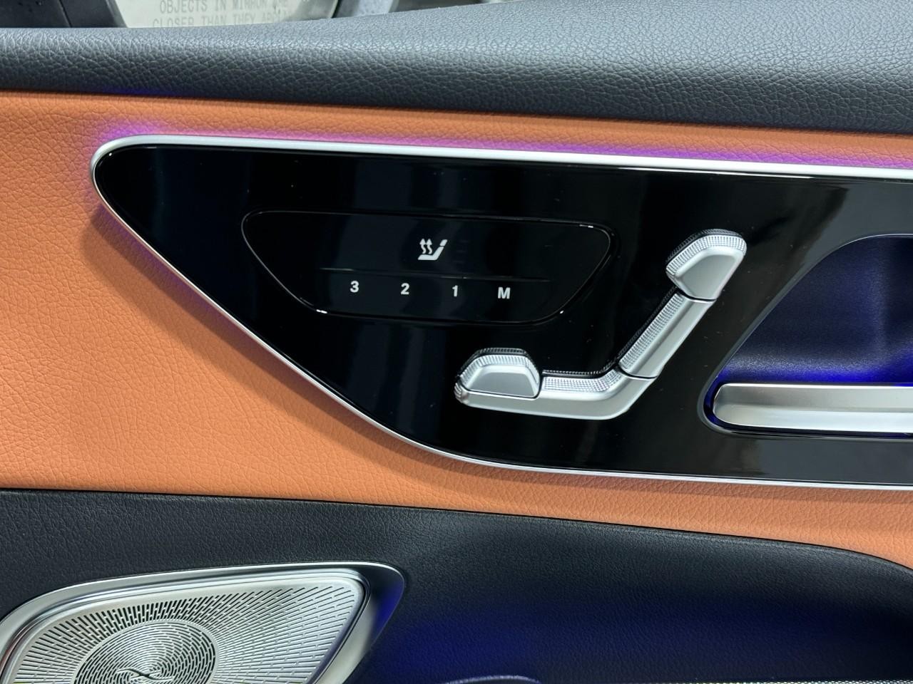 Mercedes-Benz GLC Vehicle Full-screen Gallery Image 19