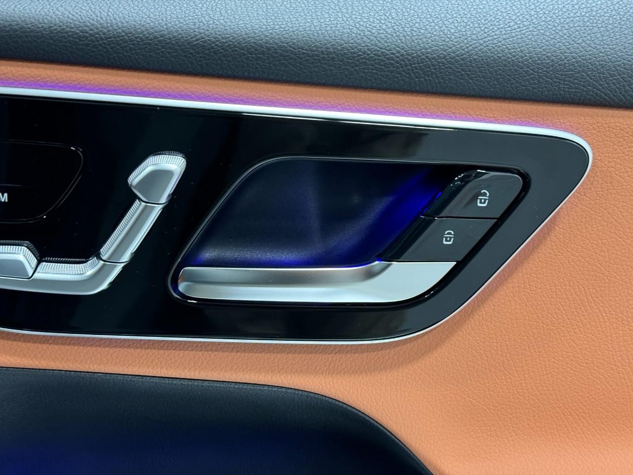 Mercedes-Benz GLC Vehicle Full-screen Gallery Image 20