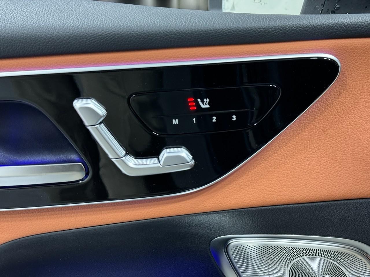 Mercedes-Benz GLC Vehicle Full-screen Gallery Image 22