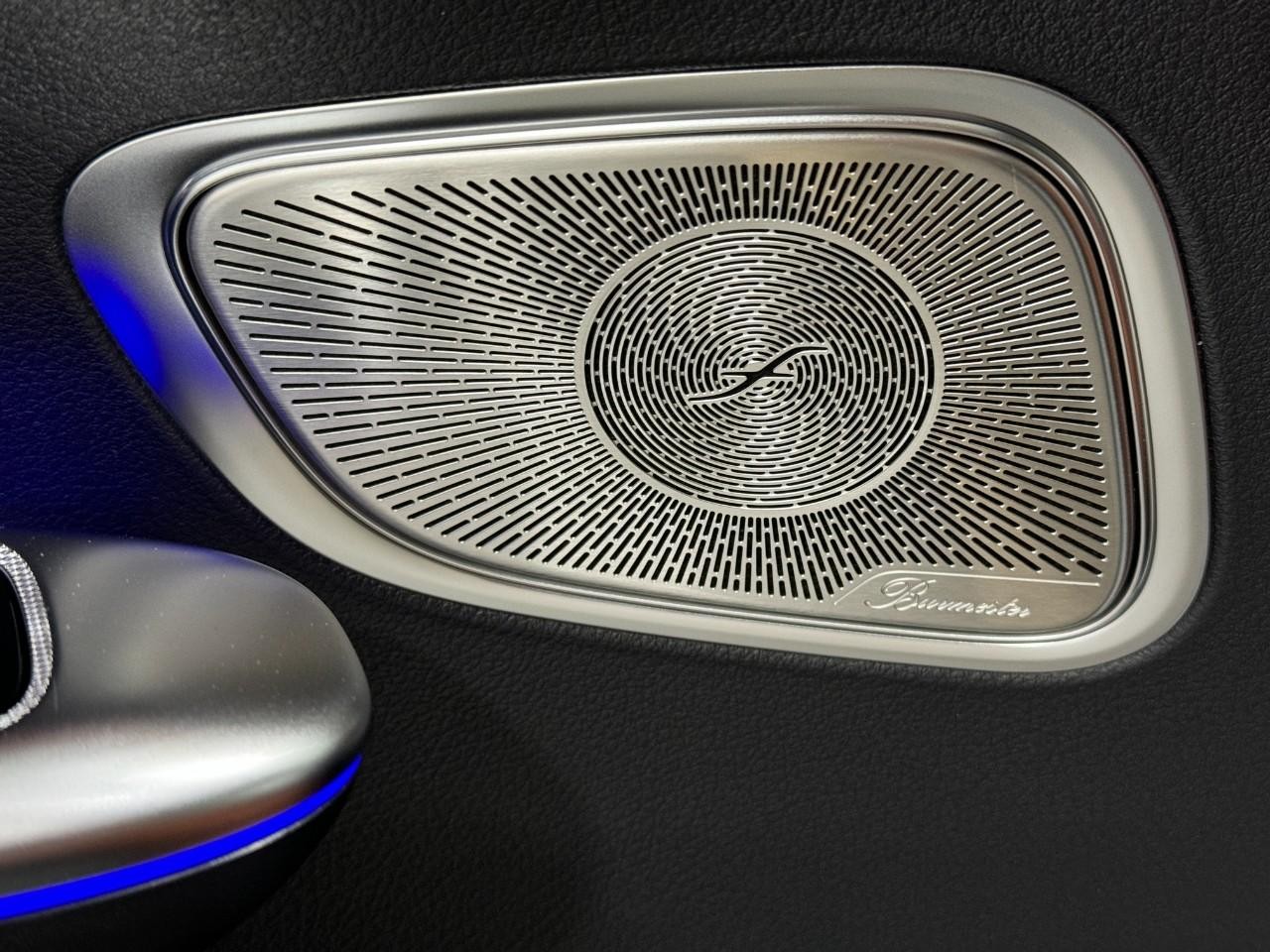 Mercedes-Benz GLC Vehicle Full-screen Gallery Image 25