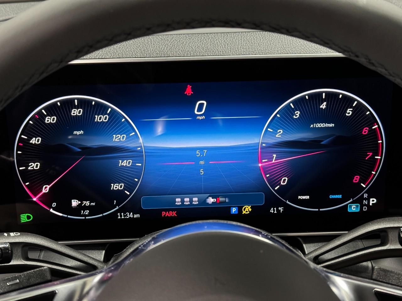 Mercedes-Benz GLC Vehicle Full-screen Gallery Image 33