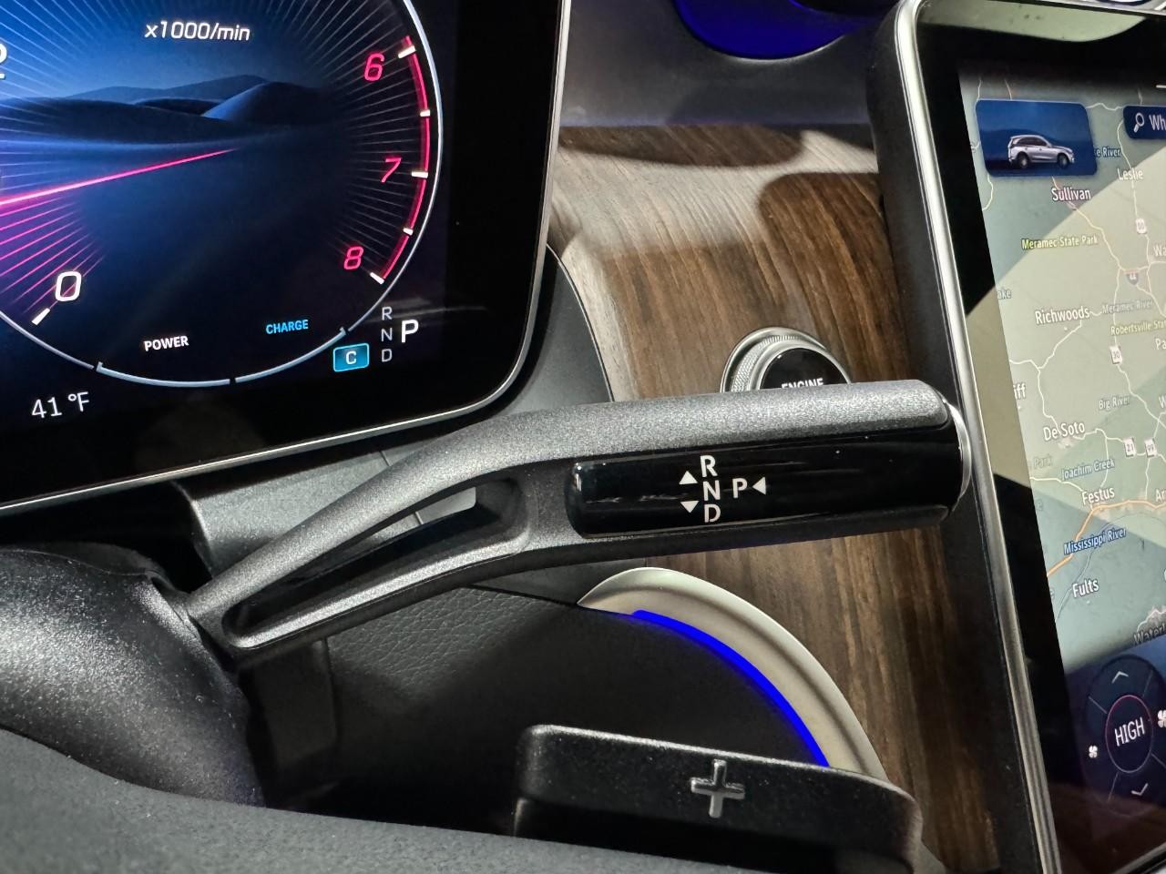 Mercedes-Benz GLC Vehicle Full-screen Gallery Image 34