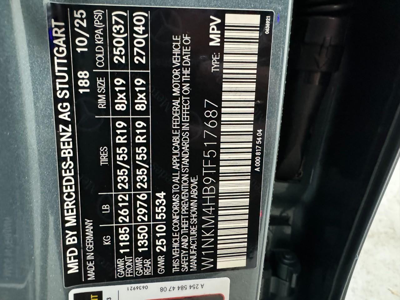 Mercedes-Benz GLC Vehicle Full-screen Gallery Image 36