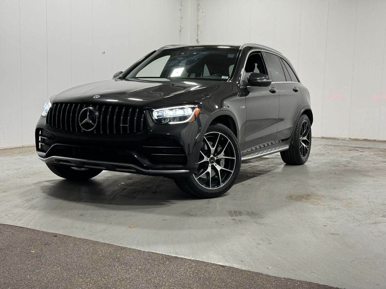 Mercedes-Benz GLC Vehicle Full-screen Gallery Image 2