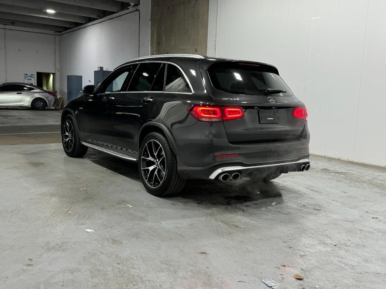 Mercedes-Benz GLC Vehicle Full-screen Gallery Image 4
