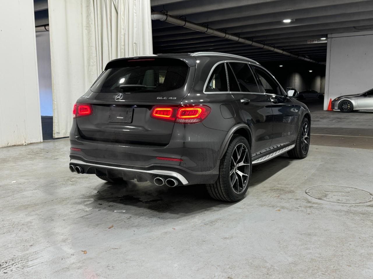 Mercedes-Benz GLC Vehicle Full-screen Gallery Image 5