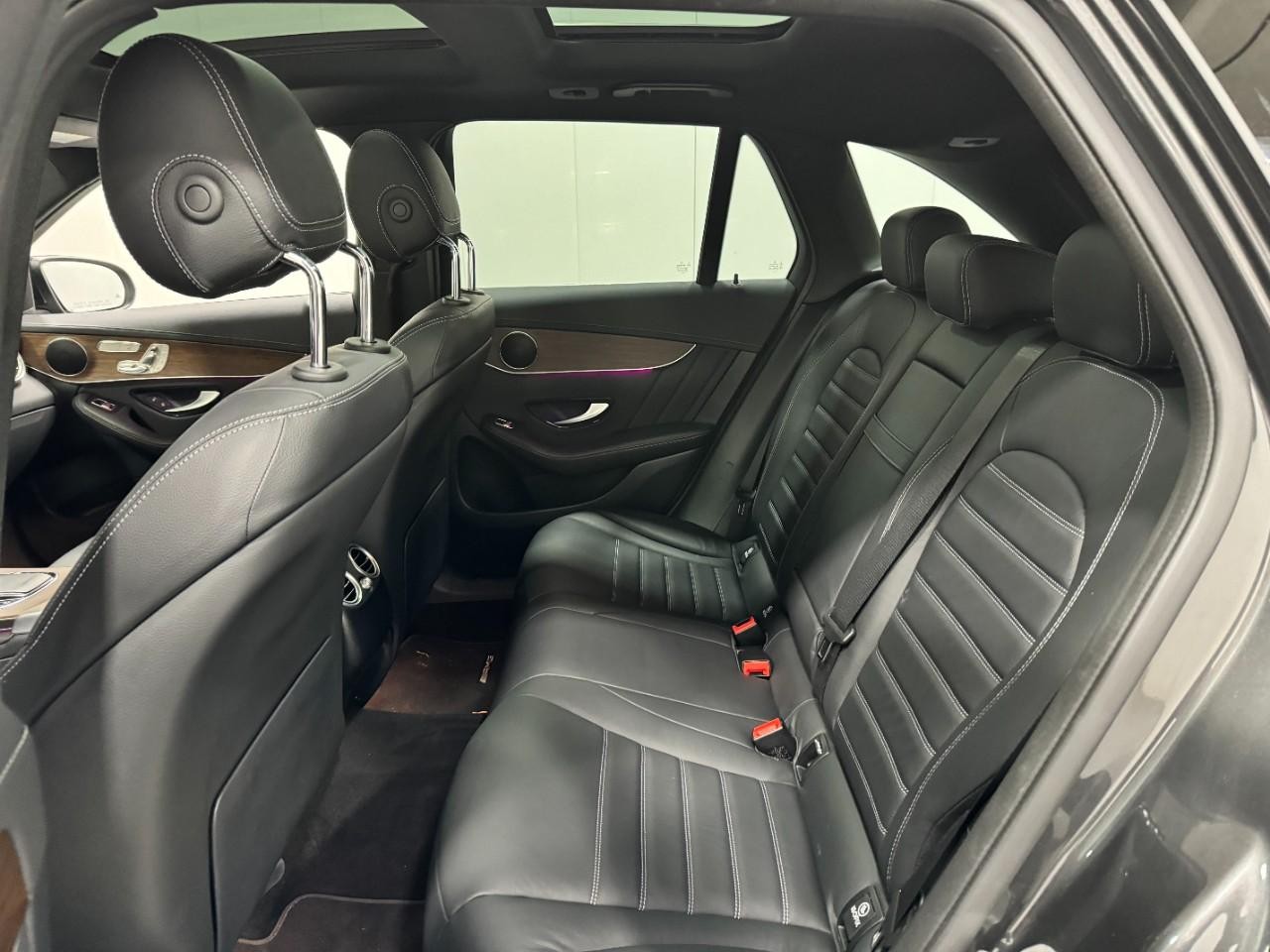 Mercedes-Benz GLC Vehicle Full-screen Gallery Image 9