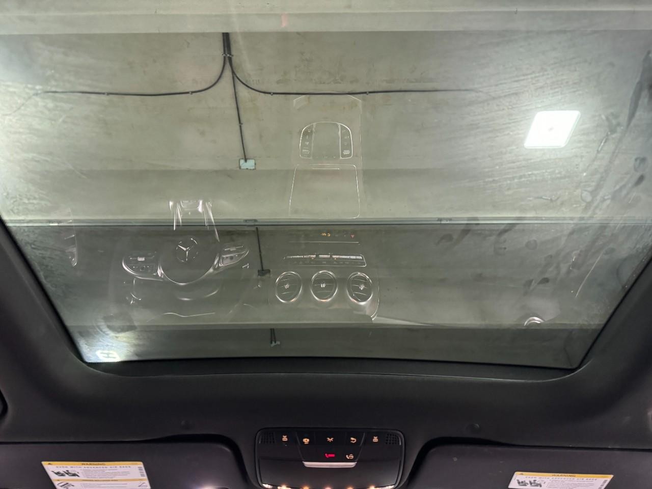 Mercedes-Benz GLC Vehicle Full-screen Gallery Image 12