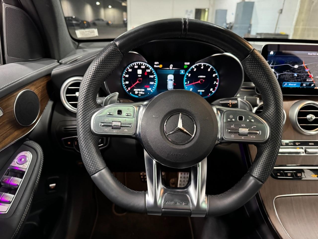 Mercedes-Benz GLC Vehicle Full-screen Gallery Image 14