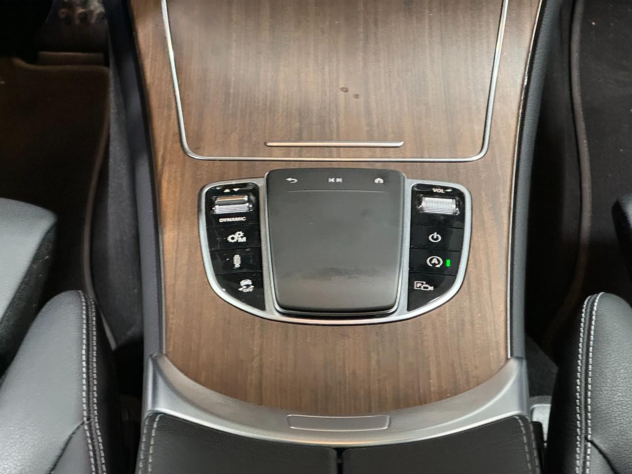 Mercedes-Benz GLC Vehicle Full-screen Gallery Image 17