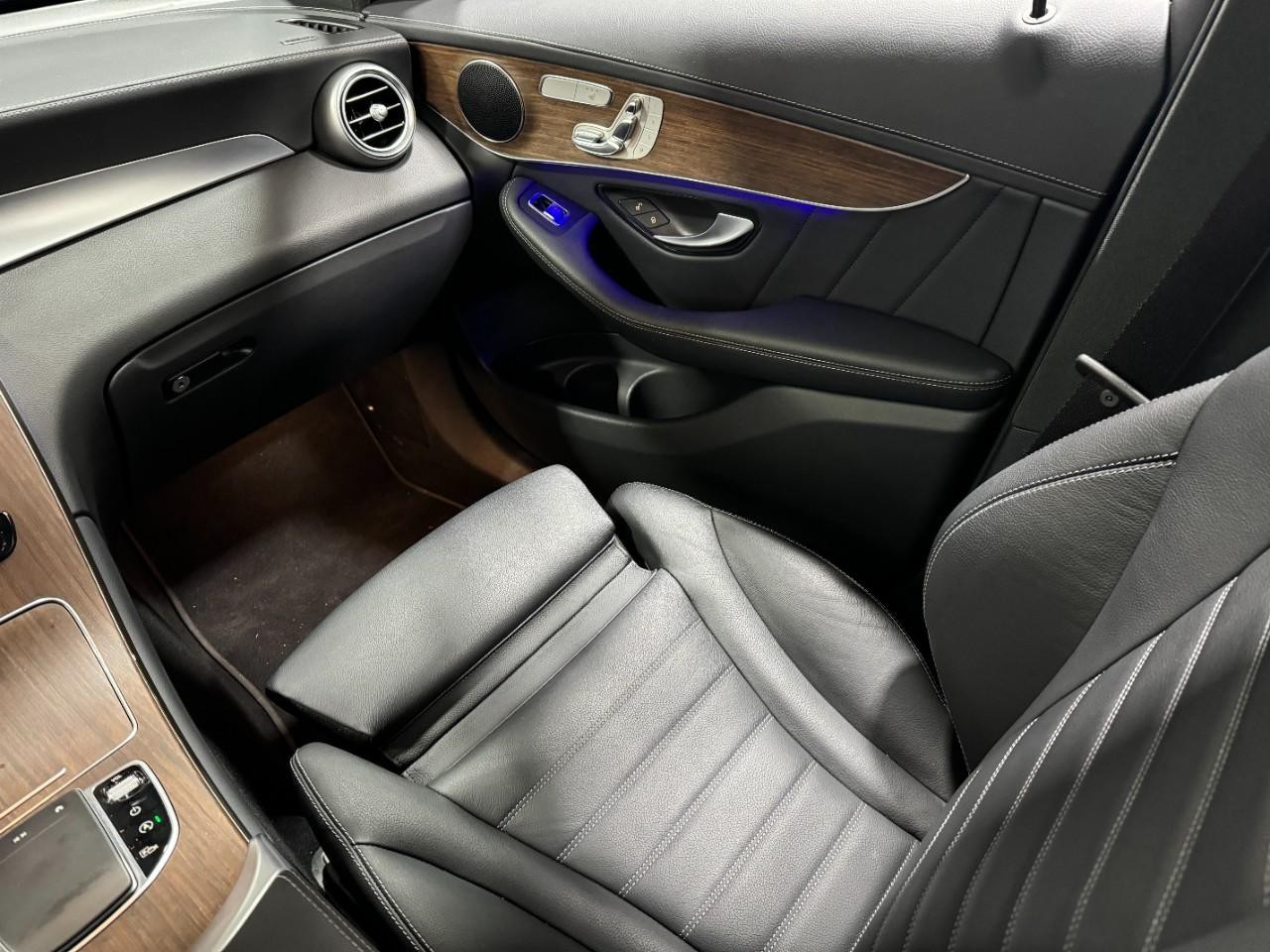 Mercedes-Benz GLC Vehicle Full-screen Gallery Image 18