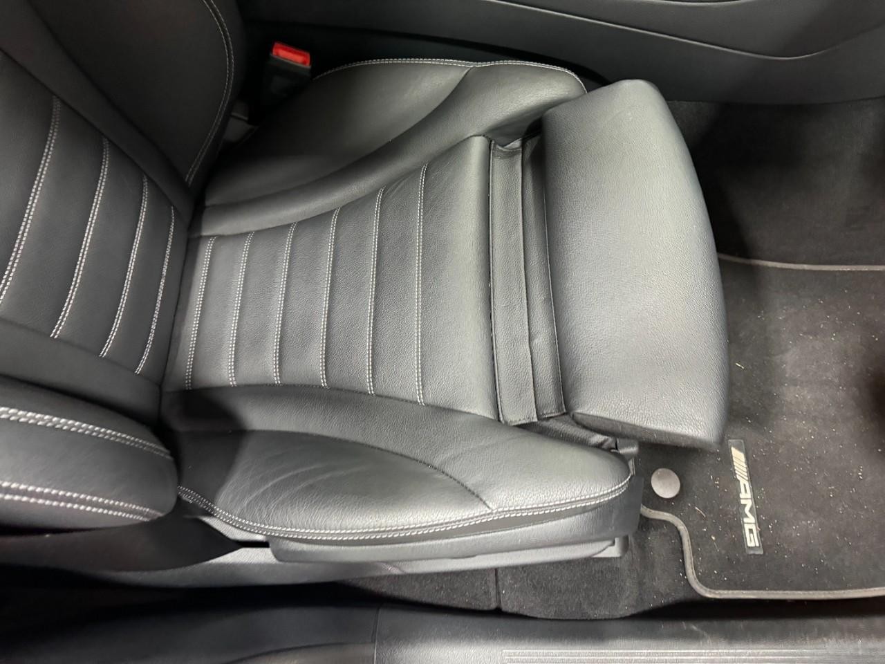 Mercedes-Benz GLC Vehicle Full-screen Gallery Image 20