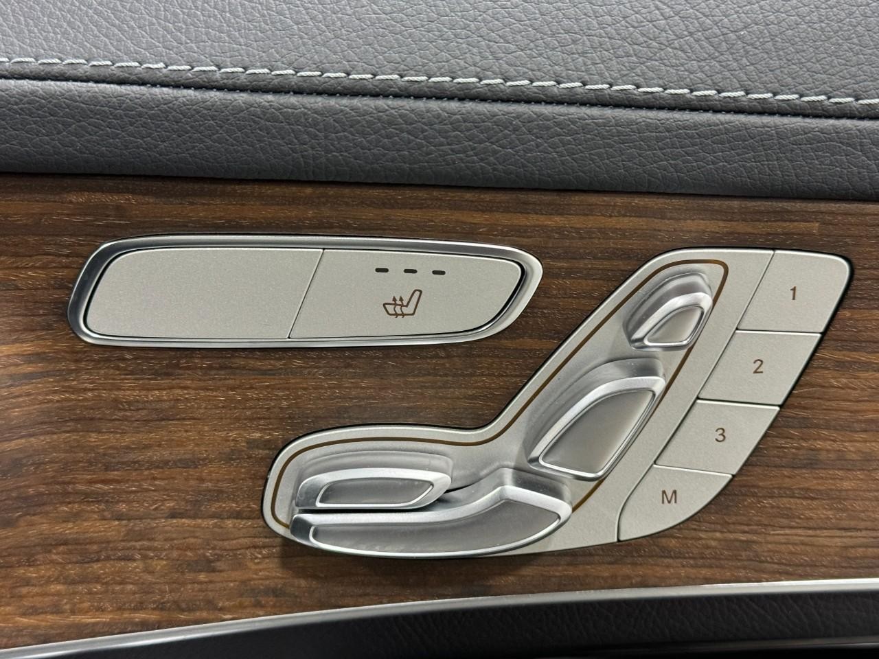 Mercedes-Benz GLC Vehicle Full-screen Gallery Image 22