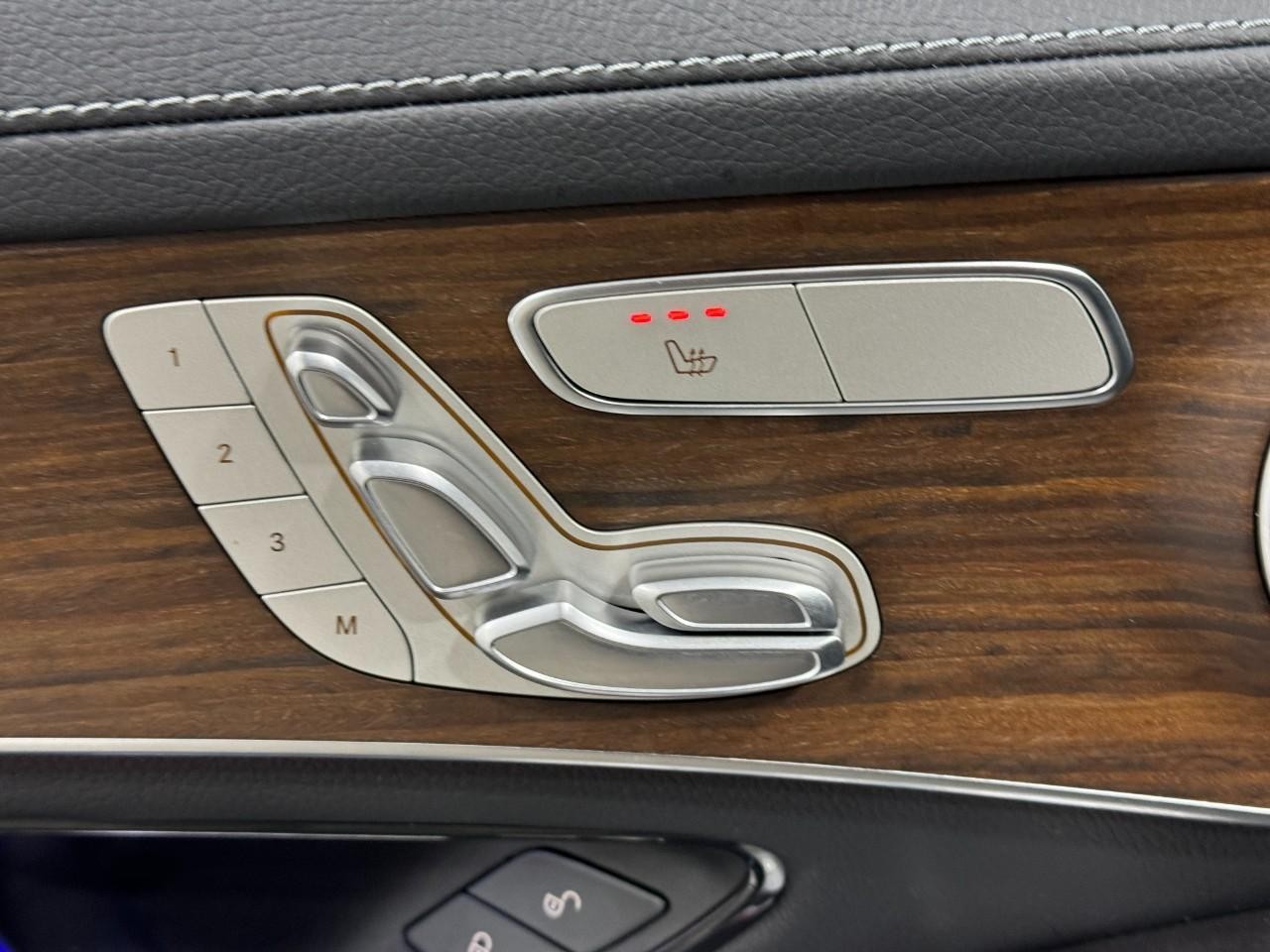 Mercedes-Benz GLC Vehicle Full-screen Gallery Image 25