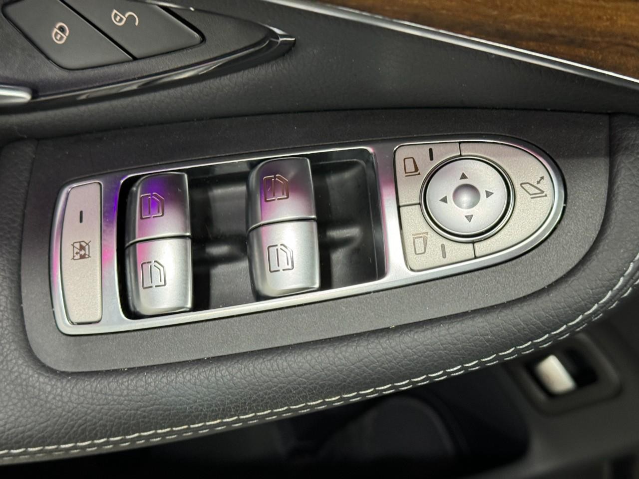 Mercedes-Benz GLC Vehicle Full-screen Gallery Image 27